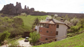 Гостиница Castle Cottage Bed & Breakfast  Белоградчик